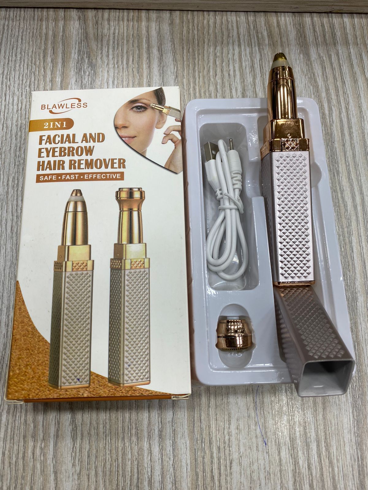2-in-1 Flawless Eyebrow Trimmer
